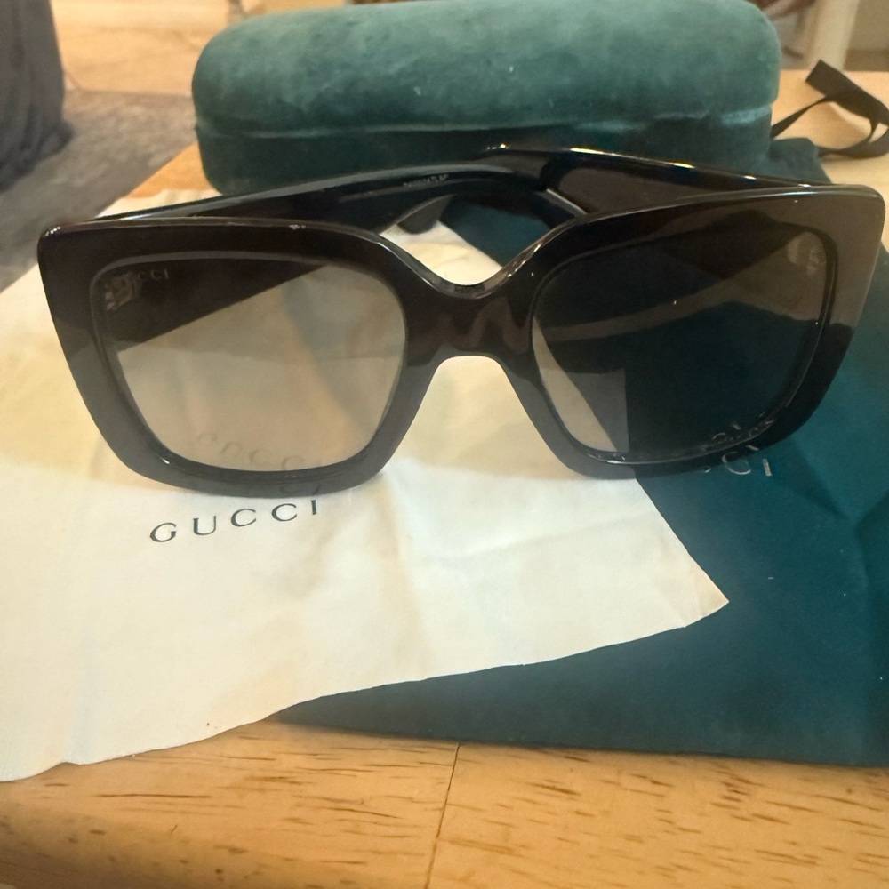 GUCCI Oversized Square Sunglasses, Black - Picture 9 of 10